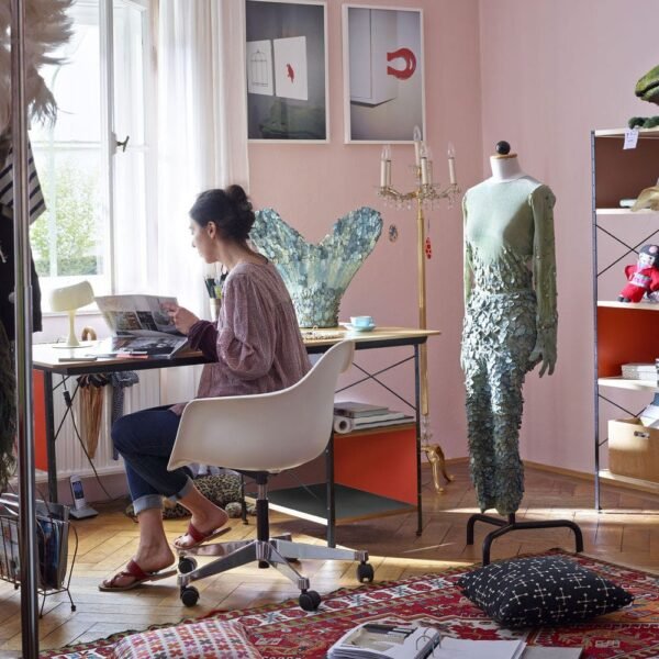 Eames PACC Swivel Chair RE